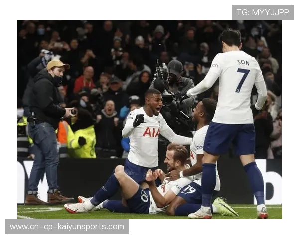 凯恩抢点轻推差点改写比分：一场在屏幕与心跳之间的体育软文