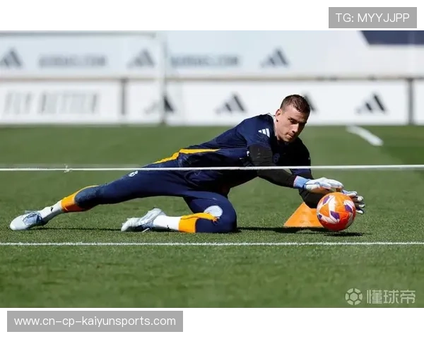 皇马二门卢宁训练中多次高质量封堵